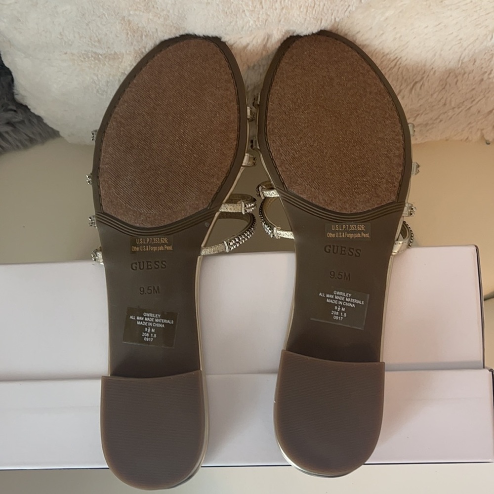 NIB Guess gold & rhinestone Riley sandal sz 9.5 - Picture 4 of 9